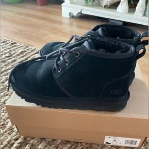 Women’s UGG Neumel Blk Size 8 🖤✨